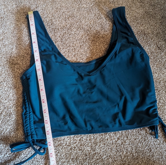 Crop top or swimsuit top - Picture 5 of 5